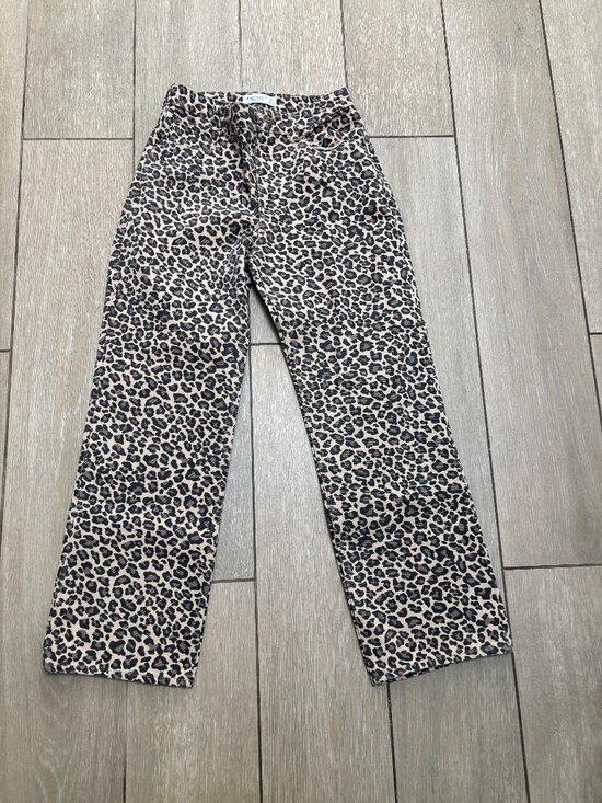 Abercrombie & Fitch Denim - Abercrombie & Fitch Curve Love Relaxed Leopard Print High Rise Jeans